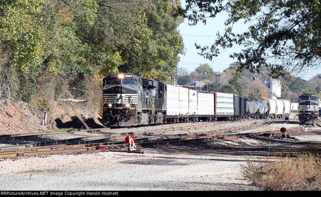 NS 9028 leads train E25 out of the yard